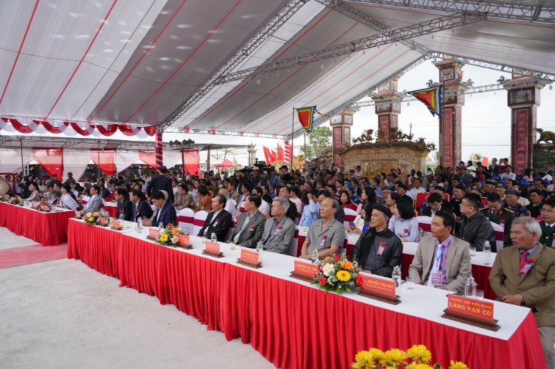 cac dai bieu tham du le 1