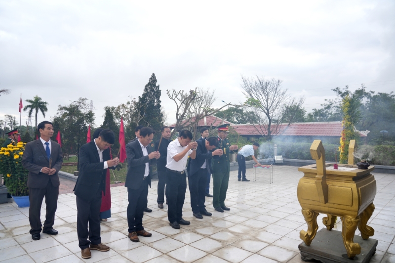 Dâng hương tri ân các Anh hùng liệt sỹ nhân kỷ niệm Ngày thành lập Đảng Cộng sản Việt Nam 3/2