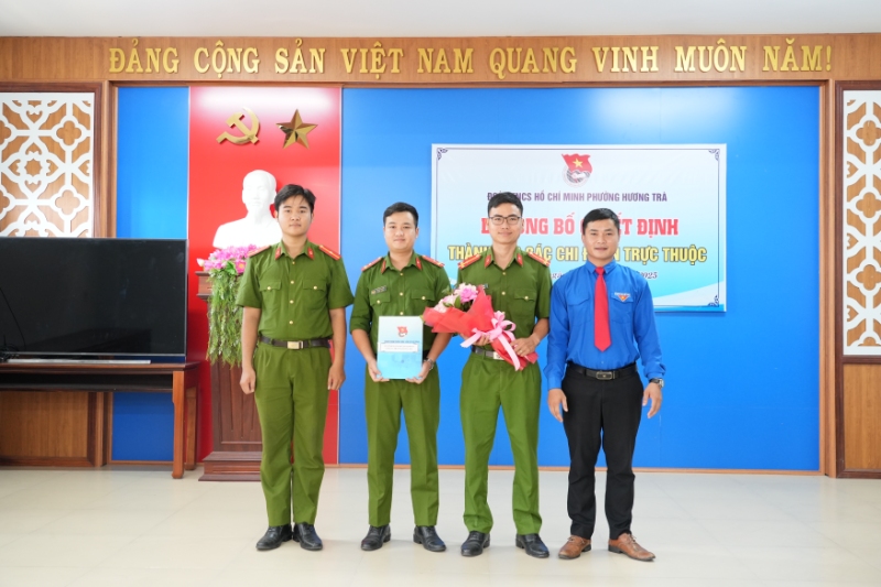 Trao quyết định Chi đoàn Công an 