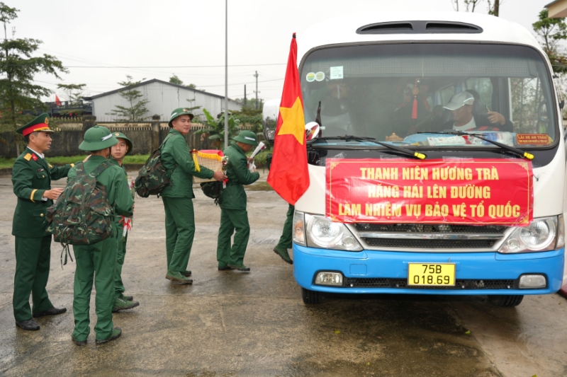 ban giao thanh nien cho cac don vi nhan quan