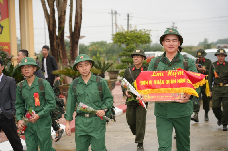 thanh nien huong tra hang hai len duong nhap ngu