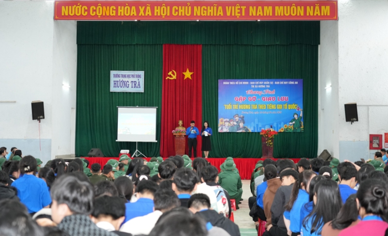 Gặp gỡ giao lưu thanh niên lên đường nhập ngũ năm 2025